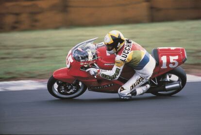 La Ducati 851 pilotada por Marco Lucchinelli en 1988, con la que Ducati debutó en el mundial de Superbikes.