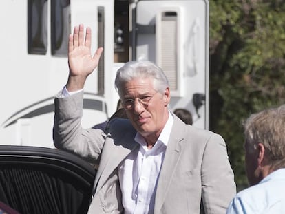 Richard Gere durante el rodaje de la serie 'MotherFatherSon' en la localidad sevillana de San Juan de Aznalfarache.