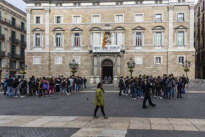 La façana del palau de la Generalitat. 