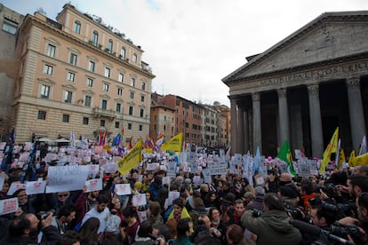 Activists demonstrate in favour of rights for gay couples in Rome, 2016