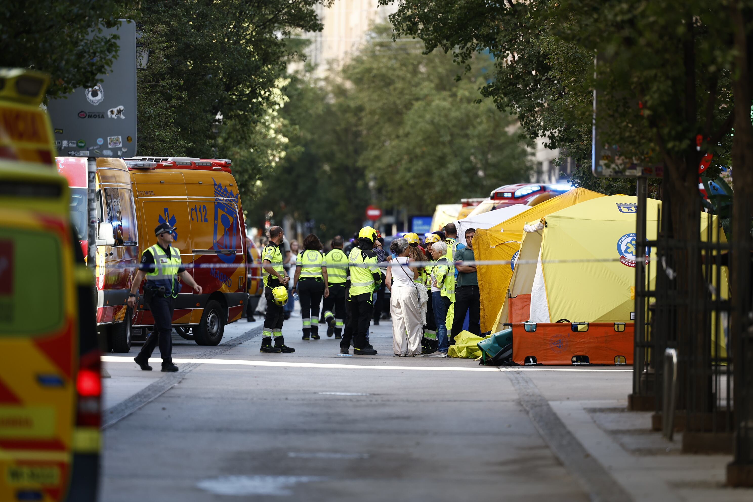 Cuatro cuerpos bajo toneladas de escombros: recuperan los cuerpos de los fallecidos en el derrumbe del edificio en obras del centro de Madrid