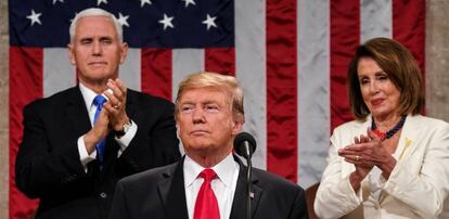 Donald Trump durante el discurso con el vicepresidente, Mike Pence, y la Speaker del Congreso, la demócrata Nancy Pelosi
