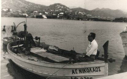 Cristóbal Serra, en el puerto de Antratx en los años sesenta.