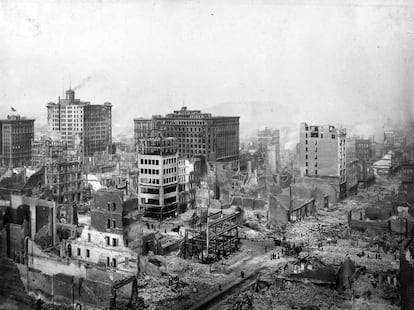 Varios edificios destruidos tras el gran terremoto de 1906 en San Francisco.