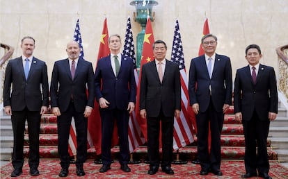 Los negociadores de Estados Unidos y China, este martes en Londres.
