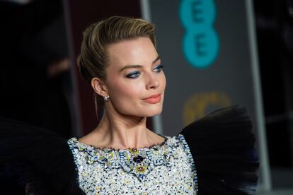 Margot Robbie con eyeliner ‘classic blue’.