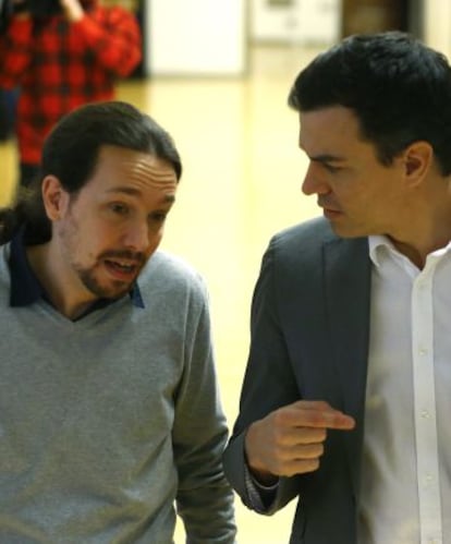 Pablo Iglesias and Pedro Sánchez last February in Congress.