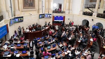 Senadores en la última sesión del año legistlativo colombiano, el 20 de junio.