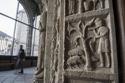 Detalle de uno de los sillares de los arcos de entrada de la portada de Ripoll, tras su restauración