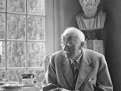 El psiquiatra y ensayista suizo Carl Gustav Jung, (1875-1961).