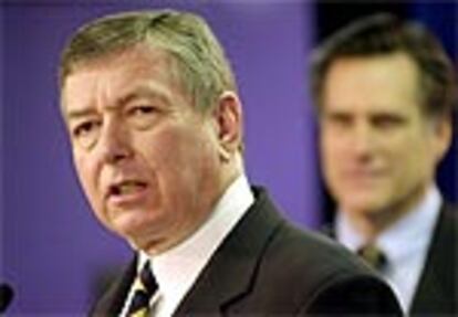 John Ashcroft, secretario de Justicia, durante una rueda de prensa en Salt Lake City.