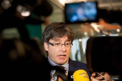 El presidente de la Generalitat, Carles Puigdemont, declara ante los medios en Cambridge (EE UU).