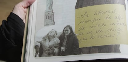 Una fotografía de la escritora con su hija Marta, fallecida en los años ochenta.