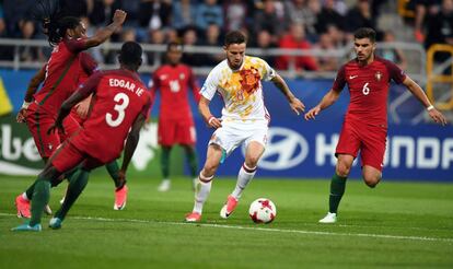 Saú dispara para marcar ante Portugal.