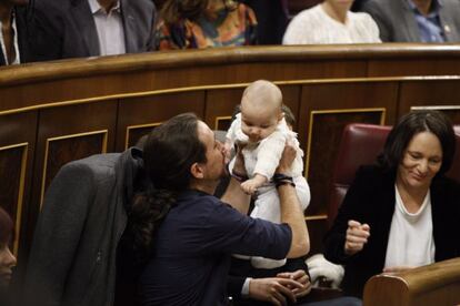 Pablo Iglesias y el hijo de Carolina Bescansa, Diego.