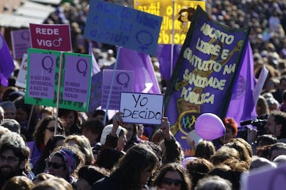 Imagen de la manifestación contra la Ley del Aborto, por el Paseo del Prado de Madrid