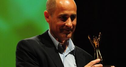 Fernando Monacelli recibe el Premio Clar&iacute;n de Novela.