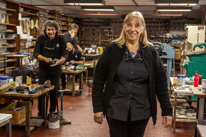 Blanca Villalba en el taller de zapatería del Teatro Colón.