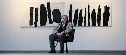 El pintor Alberto Corazón en la inauguración de 'Despojarse', en la galería Marlborough.