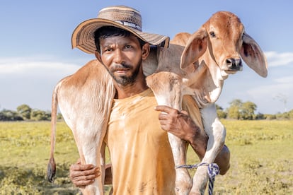 Miguel è arrivato a Puerto Arturo nel 2018 dopo essere fuggito dal Venezuela ed essere entrato in Colombia. Lavora in un ranch dove allevano mucche e vuole mettersi in proprio.