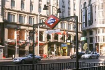 Boca de metro de la calle Gran V&iacute;a, una de las m&aacute;s emblem&aacute;ticas de la ciudad madrile&ntilde;a. 