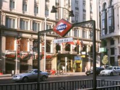 Boca de metro de la calle Gran V&iacute;a, una de las m&aacute;s emblem&aacute;ticas de la ciudad madrile&ntilde;a. 