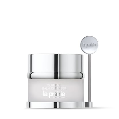 La Prairie: El bálsamo Supreme Balm Cleanser se transforma en un lujoso aceite al ser masajeado sobre la piel. Con agua tibia pasa a ser una emulsión lechosa que retira la suciedad de la piel. 141 euros.