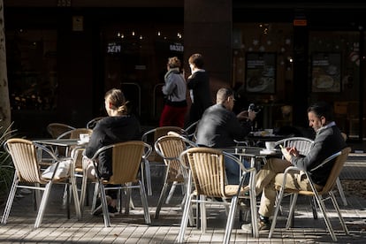 Una terraza de un bar en Barcelona.