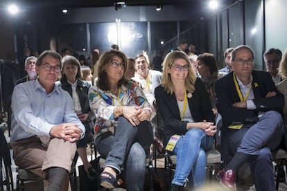 Artur Mas, Laura Masvidal, Elsa Artadi i Quim Torra segueixen la nit electoral.