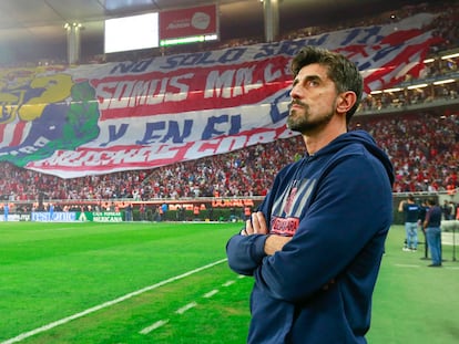 Veljko Paunovic, entrenador de las Chivas, durante un partido en marzo.