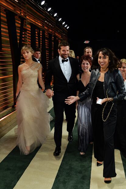 Bradley Cooper llegó a la fiesta Vanity Fair de la mano de su chica, la actriz y modelo Suki Waterhouse.