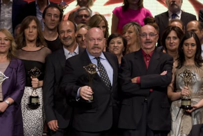 Todos los premiados por la Academia de Televisión, con José María Iñigo en el centro, galardonado con el premio a su trayectoria profesional.