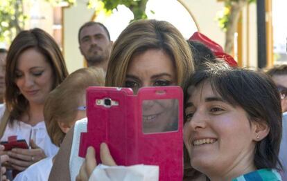 Susana Díaz, este viernes, durante un paseo por Alcaudete (Jaén).