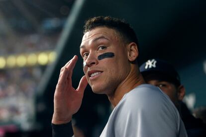 Aaron Judge sonríe después de conectar el home run número 62 de su temporada, frente a Texas.