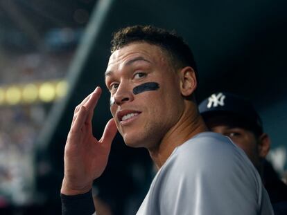 Aaron Judge sonríe después de conectar el home run número 62 de su temporada, frente a Texas.