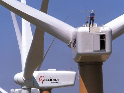 Montaje de un parque eólico de Acciona Windpower.