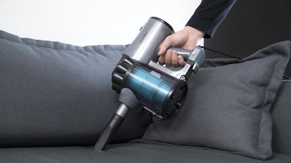 El modelo de aspiradora escoba Conga Thunderbrush 560 es de bajo consumo.
