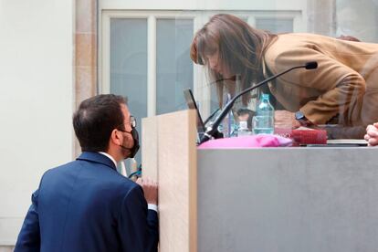 Pere Aragonès i Laura Borràs  en el debat d'investidura del 26 de març.