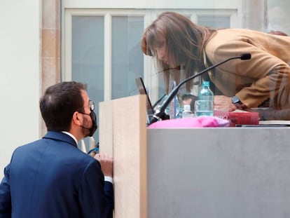 Pere Aragonès i Laura Borràs  en el debat d'investidura del 26 de març.