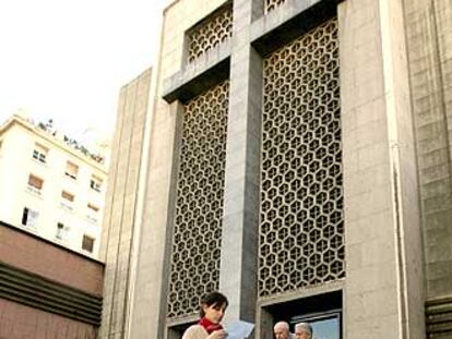 Una de las circulares repartidas ayer en algunas parroquias madrileñas.