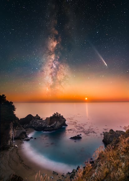 'Starlit Ocean: A Comet, the setting Venus, the Milky Way, and McWay Falls'. California, EEUU.