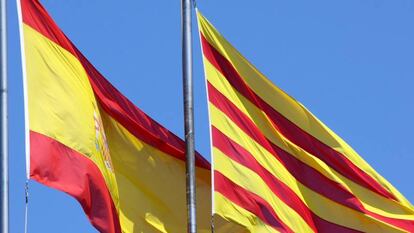 Banderas espa&ntilde;ola y catalana.