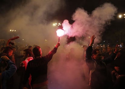 La noche terminó con algunos altercados en las inmediaciones de la plaza.