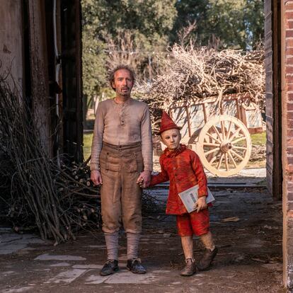 Roberto Benigni y Federico Ielapi, en 'Pinocho'