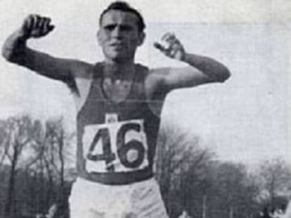 Aritmendi entrando ganador en Dubl&iacute;n, en 1964.