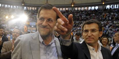 Mariano Rajoy y Alberto Núñez Feijoo, en un acto de campaña en Pontevedra. 