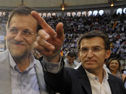 Mariano Rajoy y Alberto Núñez Feijoo, en un acto de campaña en Pontevedra. 