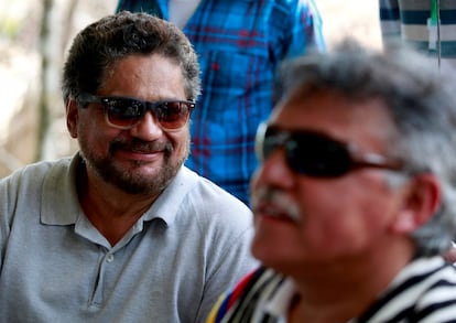 Iván Márquez y Jesús Santrich, exmiembros de las FARC que se apartaron del proceso de paz y son prófugos de la justicia.