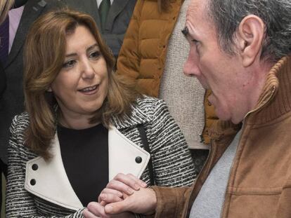 Susana D&iacute;az, durante una visita a un centro social de Huelva.