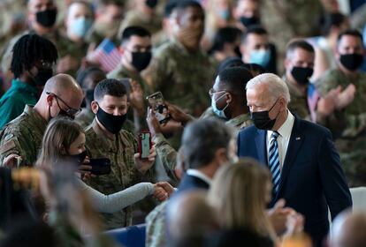 El presidente de Estados Unidos, Joe Biden, el miércoles en la base aérea de Mildenhall, en Suffolk (Reino Unido)a